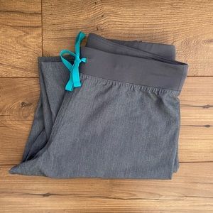 Figs Livingston scrub pant Graphite color